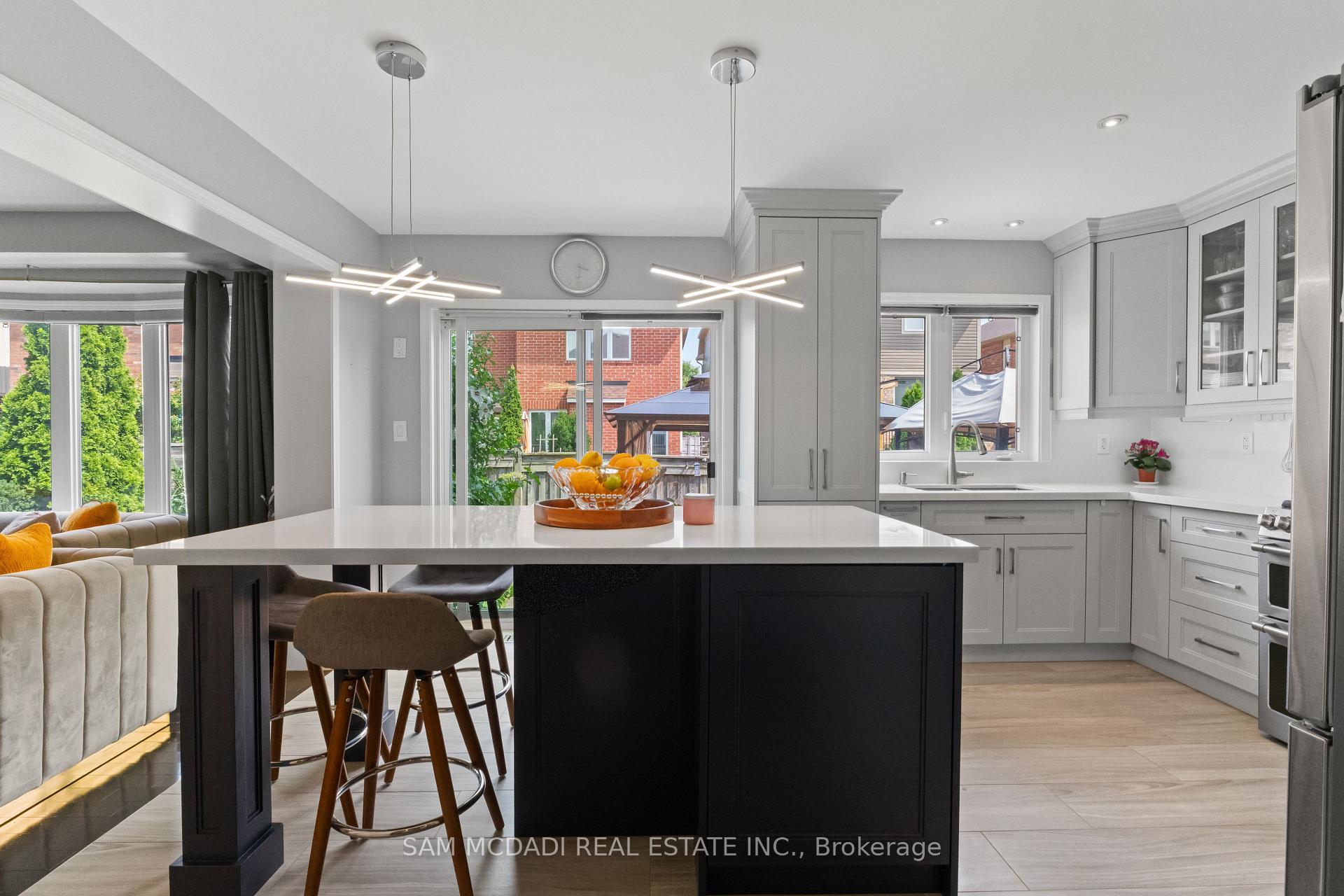 Photo 11 of 920 Clark Boulevard, Milton, Coates — HOMEH