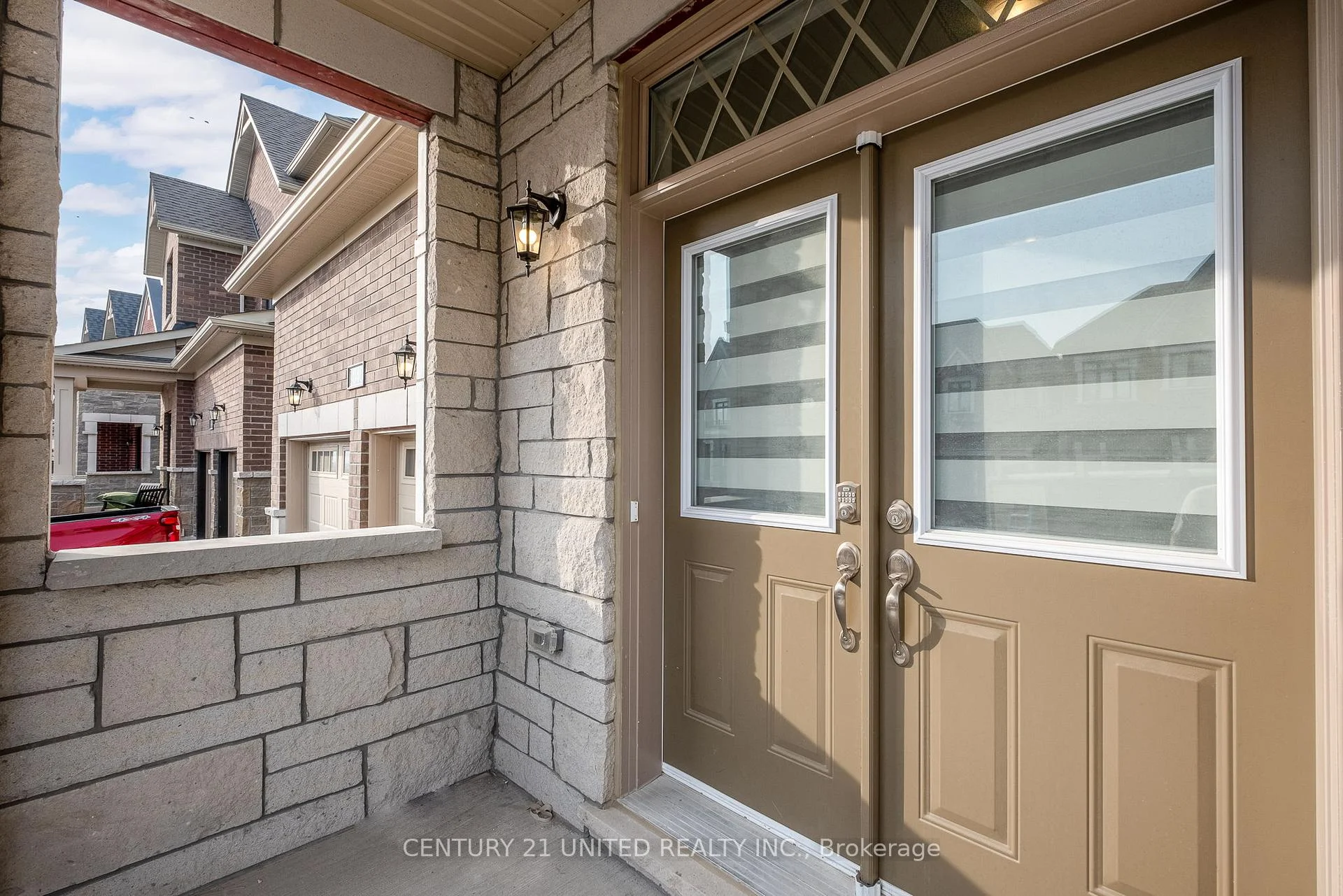 Photo 8 of Unit 2 (lower level), 1040 Unit A Suddard Avenue, Oshawa, Kedron — HOMEH