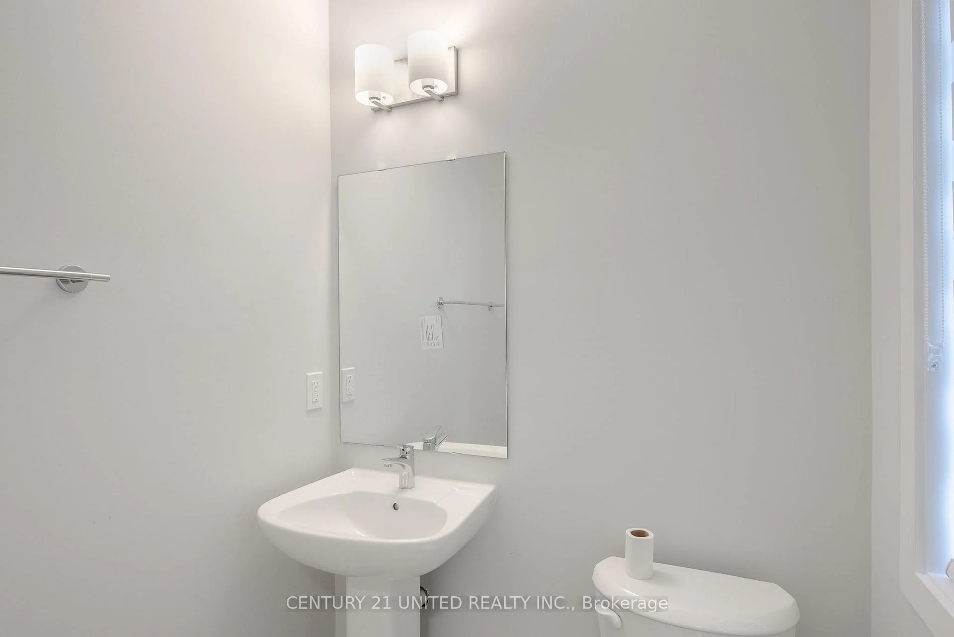 Photo 14 of Unit 2 (lower level), 1040 Unit A Suddard Avenue, Oshawa, Kedron — HOMEH