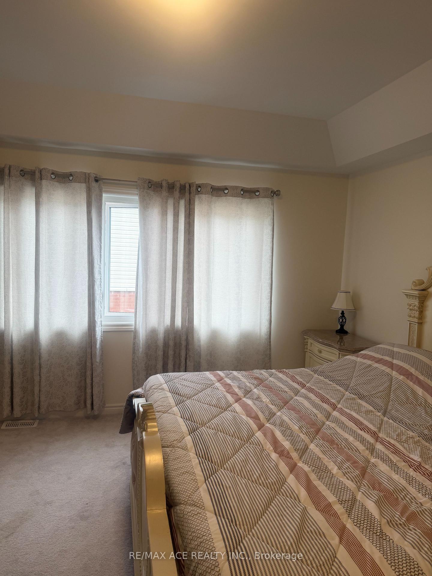 Photo 3 of 94 Phoenix Boulevard, Barrie, Rural Barrie Southeast — HOMEH