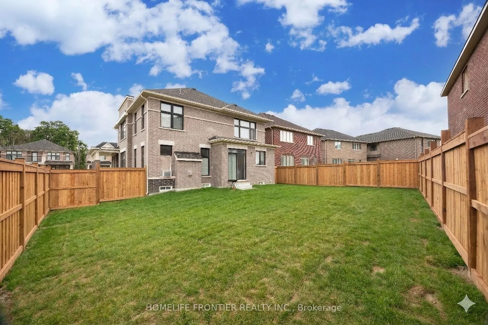 Photo 18 of 49 Ainslie Hill Crescent, Georgina, Sutton & Jackson's Point — HOMEH