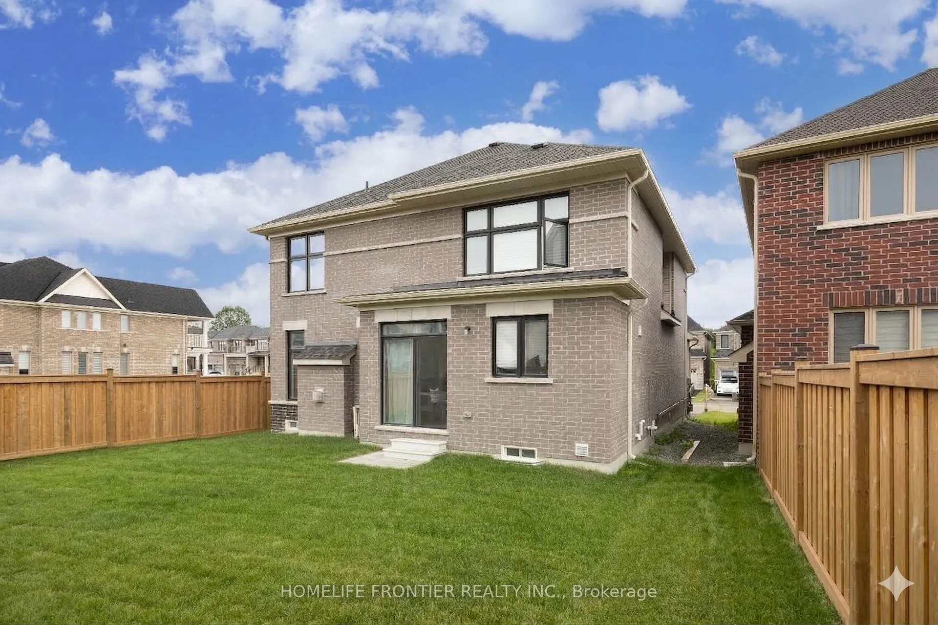 Photo 19 of 49 Ainslie Hill Crescent, Georgina, Sutton & Jackson's Point — HOMEH