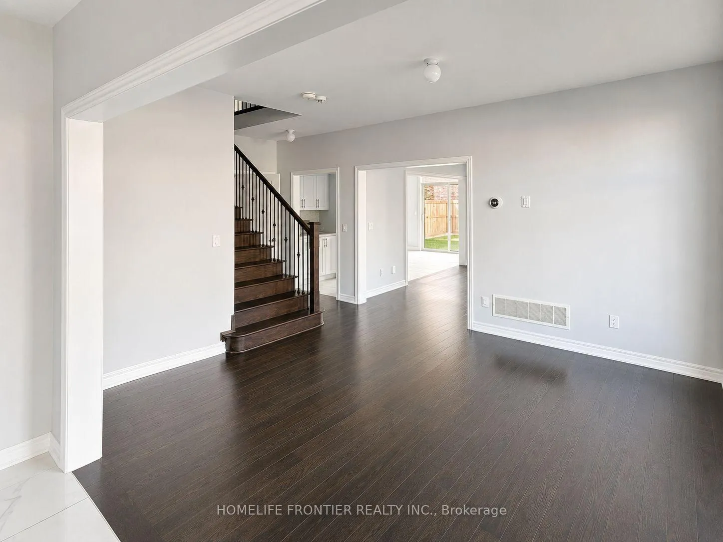 Photo 2 of 49 Ainslie Hill Crescent, Georgina, Sutton & Jackson's Point — HOMEH