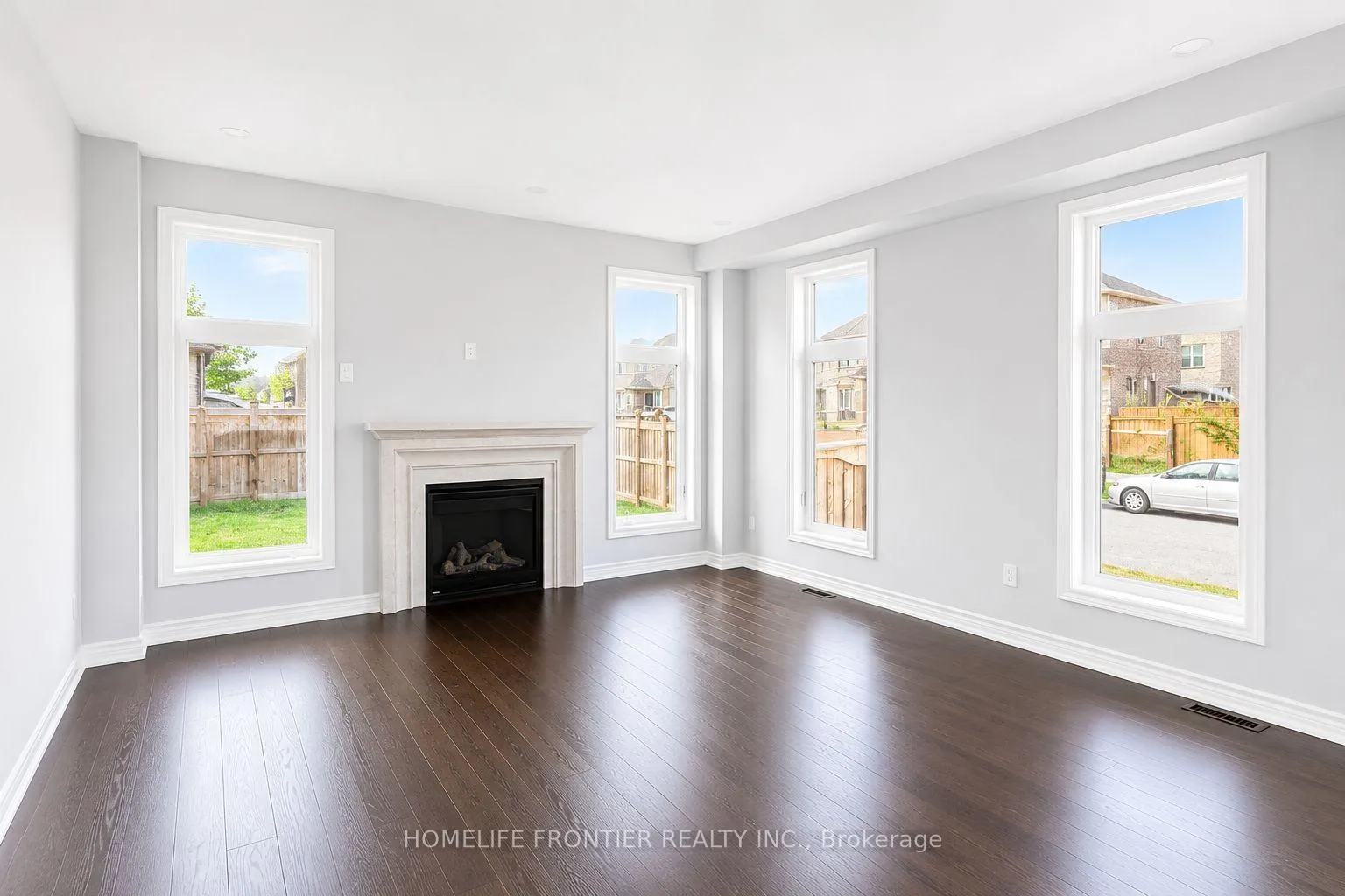 Photo 3 of 49 Ainslie Hill Crescent, Georgina, Sutton & Jackson's Point — HOMEH