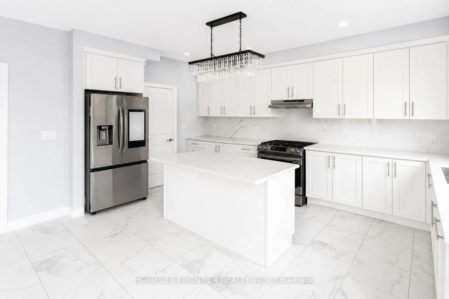 Photo 4 of 49 Ainslie Hill Crescent, Georgina, Sutton & Jackson's Point — HOMEH