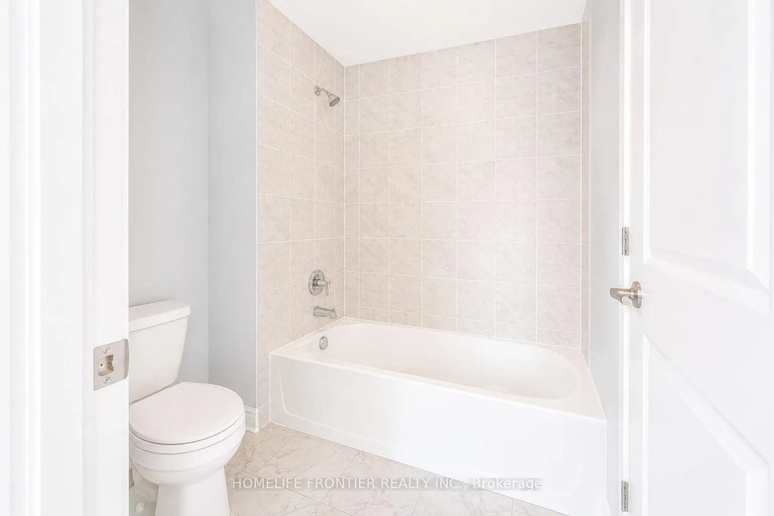 Photo 9 of 49 Ainslie Hill Crescent, Georgina, Sutton & Jackson's Point — HOMEH