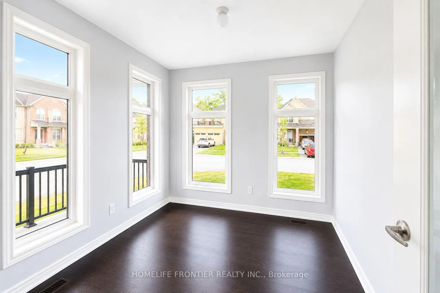 Photo 10 of 49 Ainslie Hill Crescent, Georgina, Sutton & Jackson's Point — HOMEH