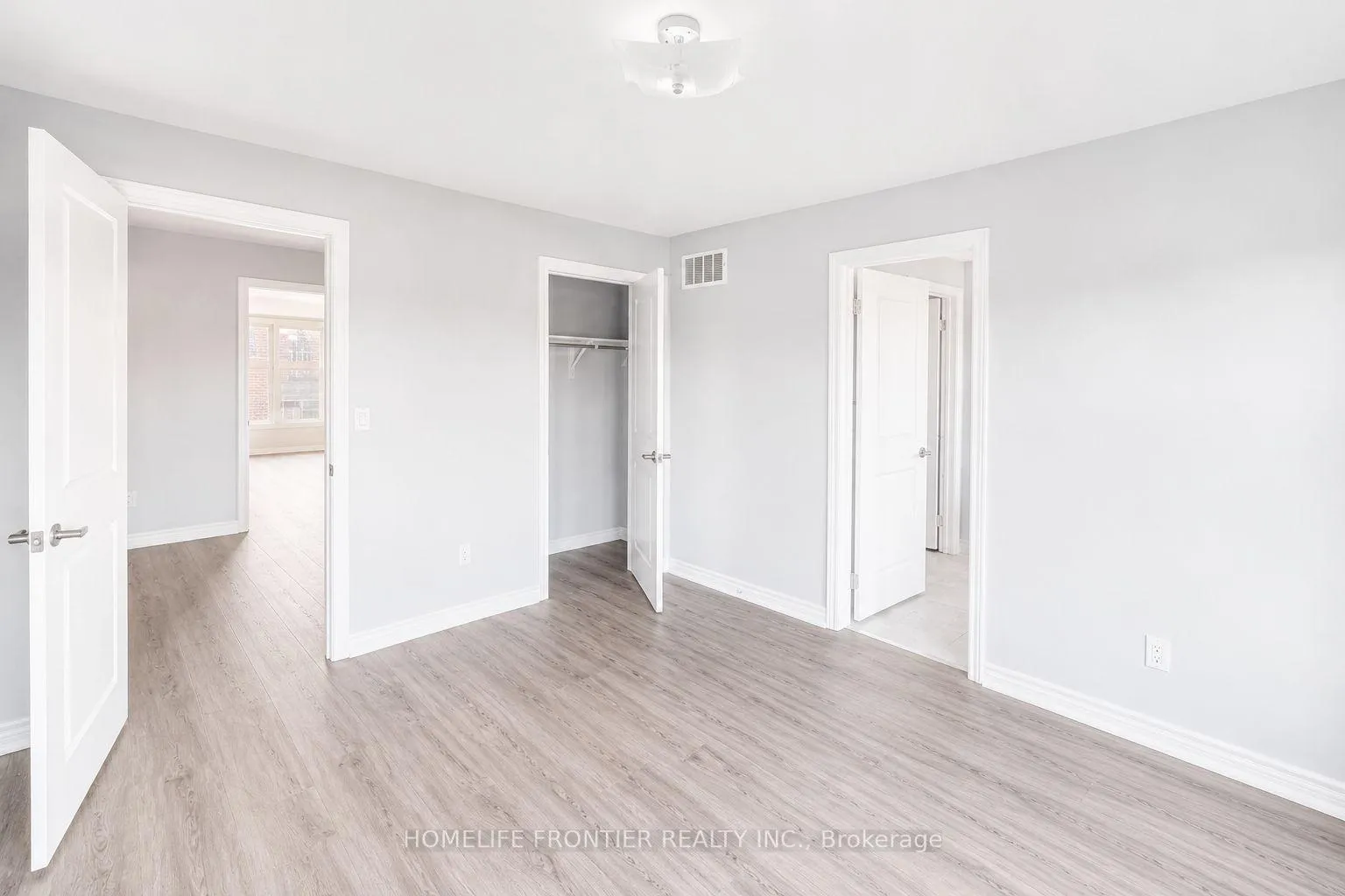 Photo 11 of 49 Ainslie Hill Crescent, Georgina, Sutton & Jackson's Point — HOMEH