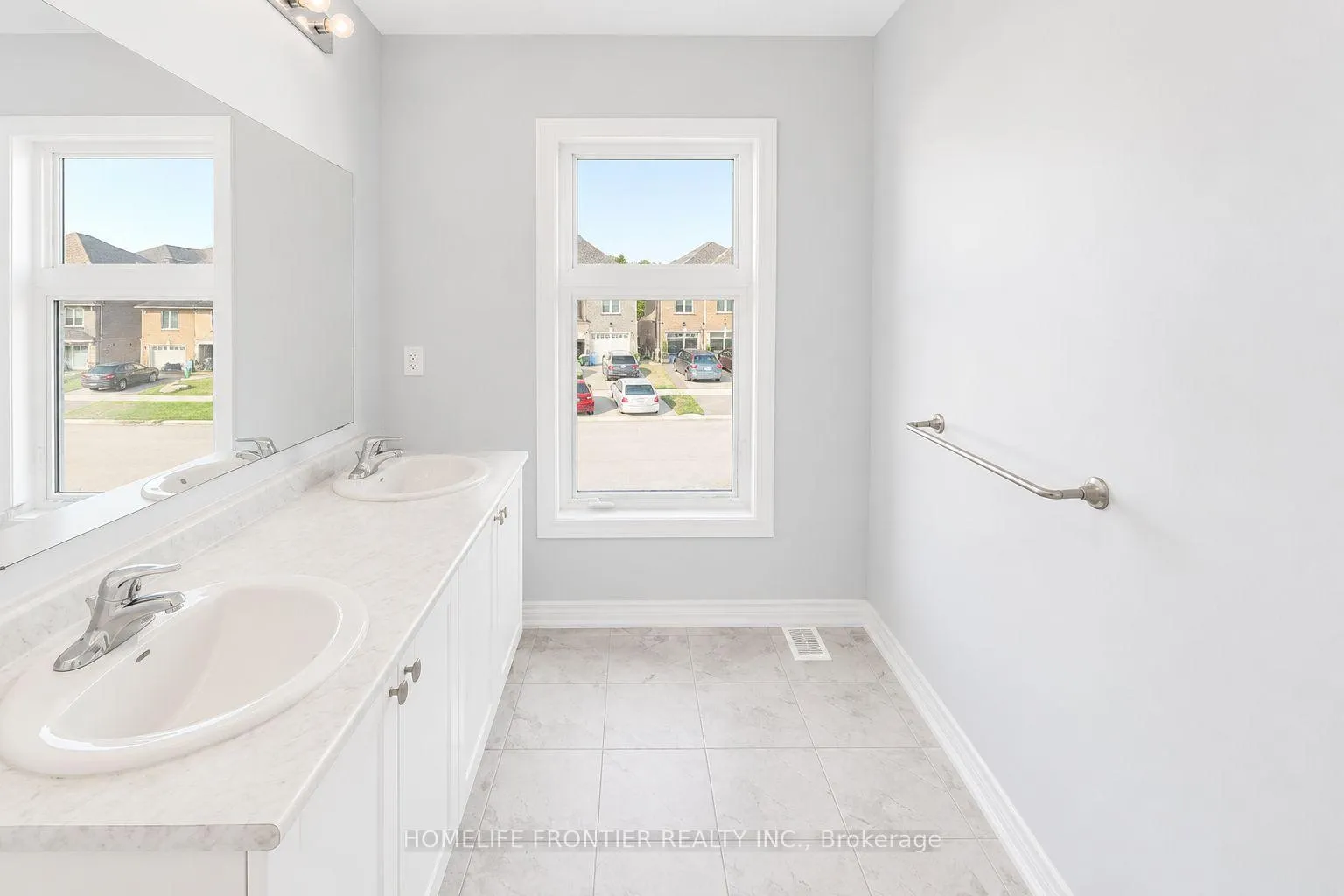 Photo 13 of 49 Ainslie Hill Crescent, Georgina, Sutton & Jackson's Point — HOMEH