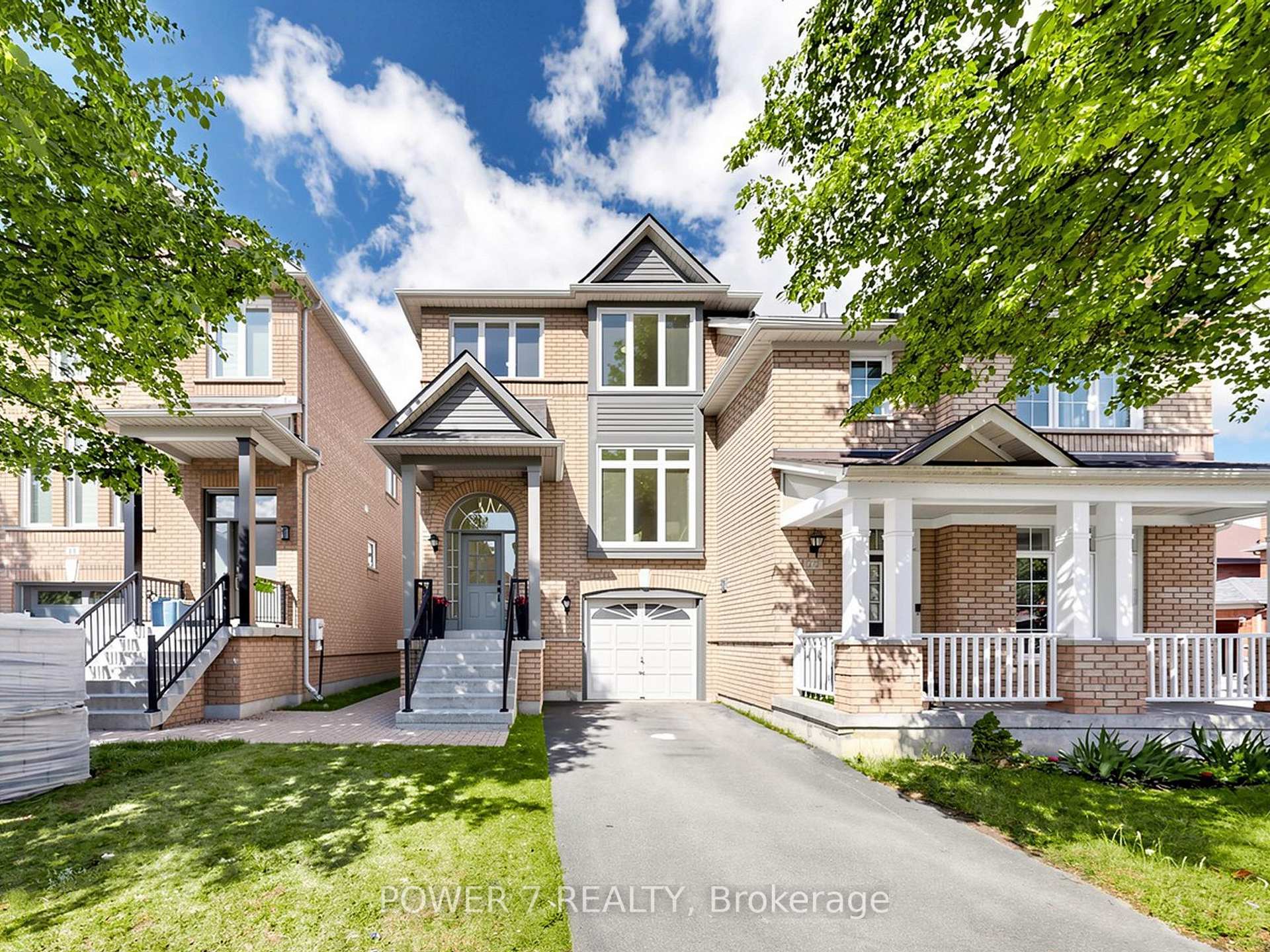 Photo 2 of 20 Mccaul Street, Markham, Berczy — HOMEH