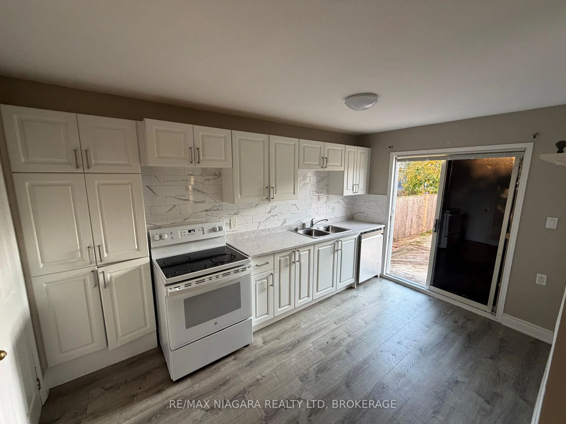 Photo 3 of Unit Unit 2, 24 Union Street, St. Catharines, Western Hill — HOMEH