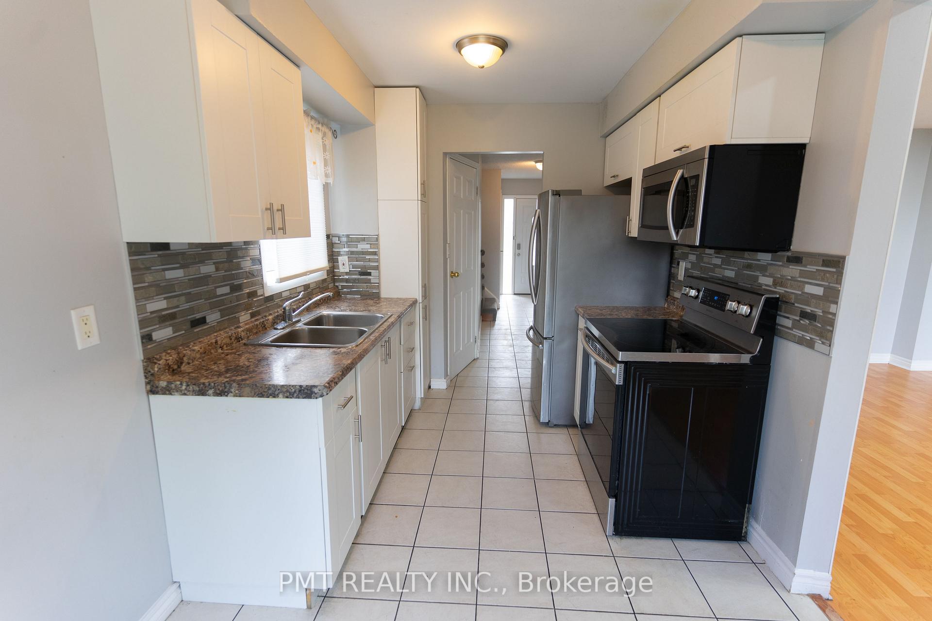 Photo 3 of 694 Carrying Place, Mississauga, Creditview — HOMEH