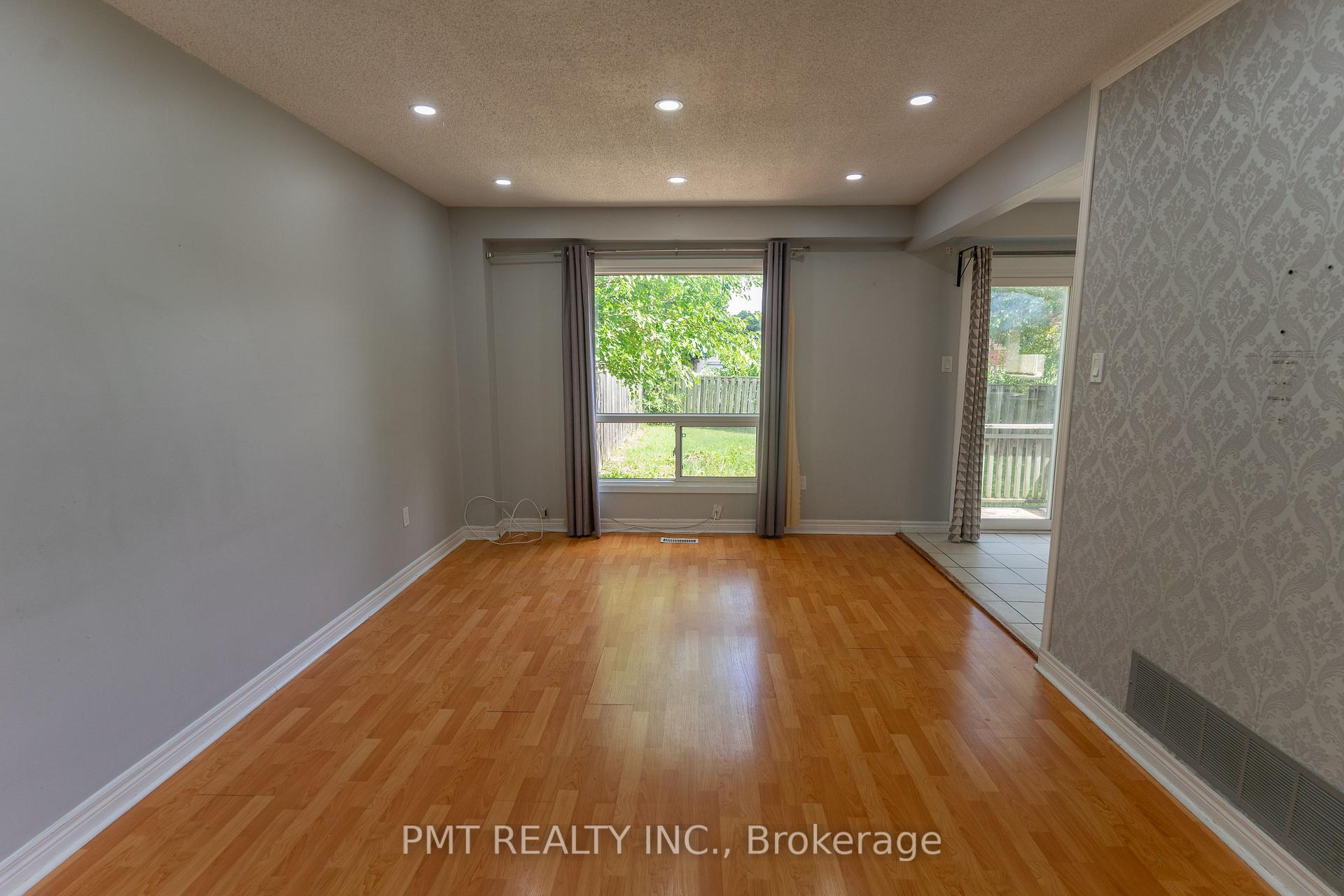 Photo 5 of 694 Carrying Place, Mississauga, Creditview — HOMEH