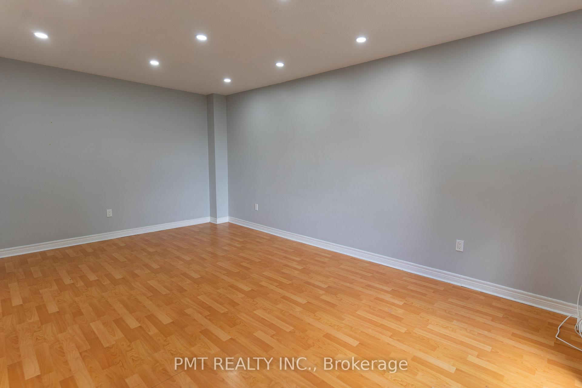 Photo 6 of 694 Carrying Place, Mississauga, Creditview — HOMEH