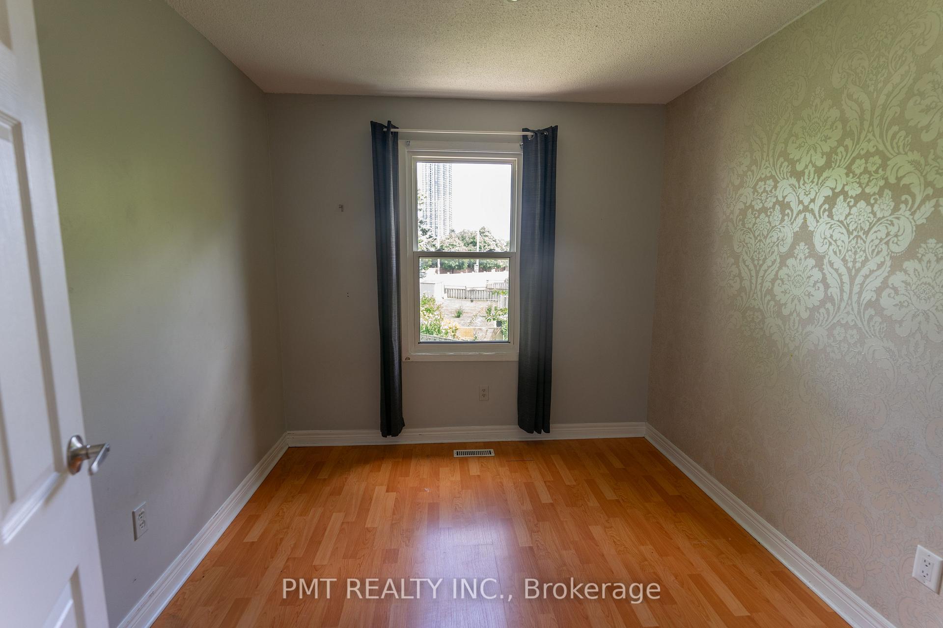 Photo 14 of 694 Carrying Place, Mississauga, Creditview — HOMEH