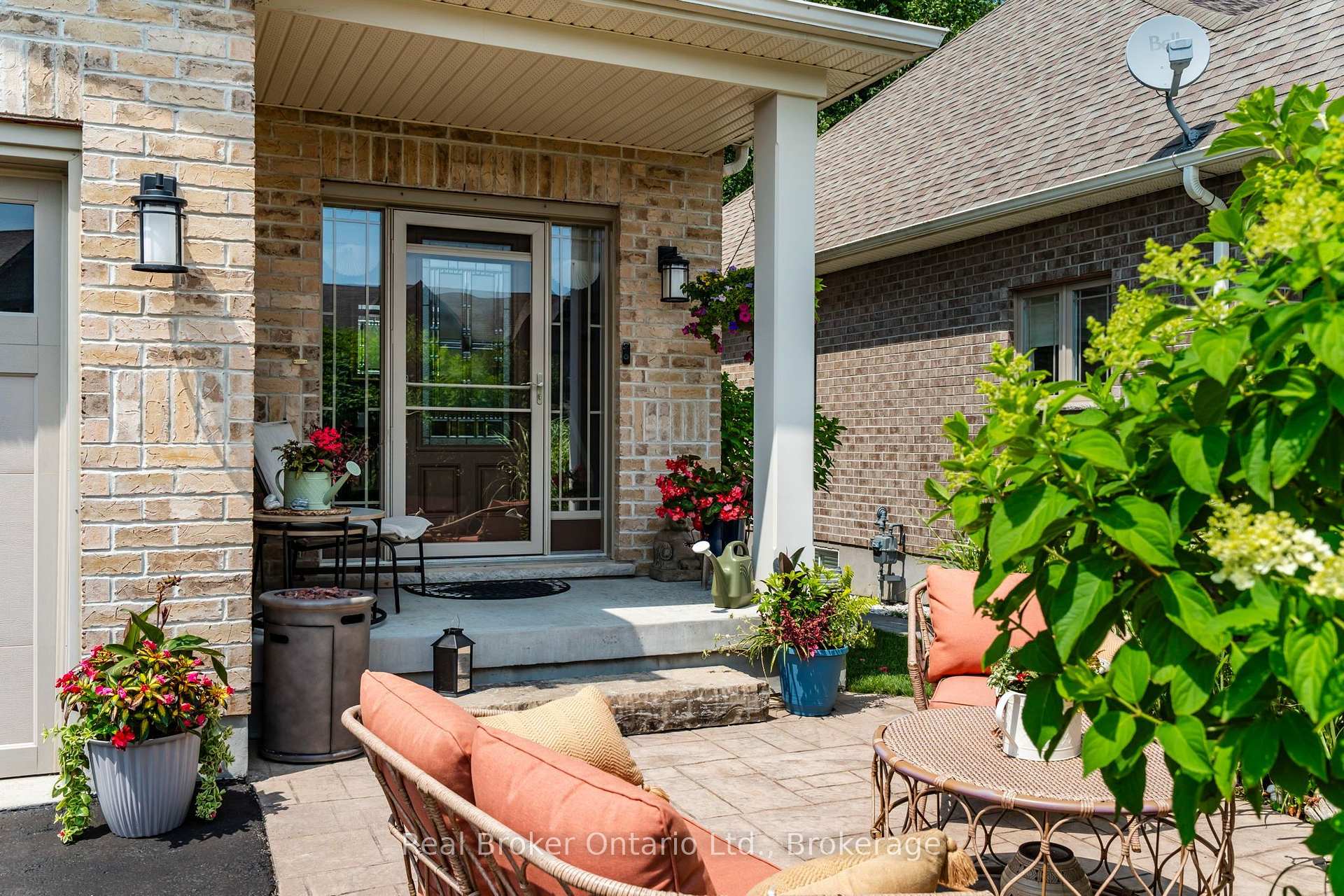 Photo 2 of 984 Cook Drive, Midland — HOMEH