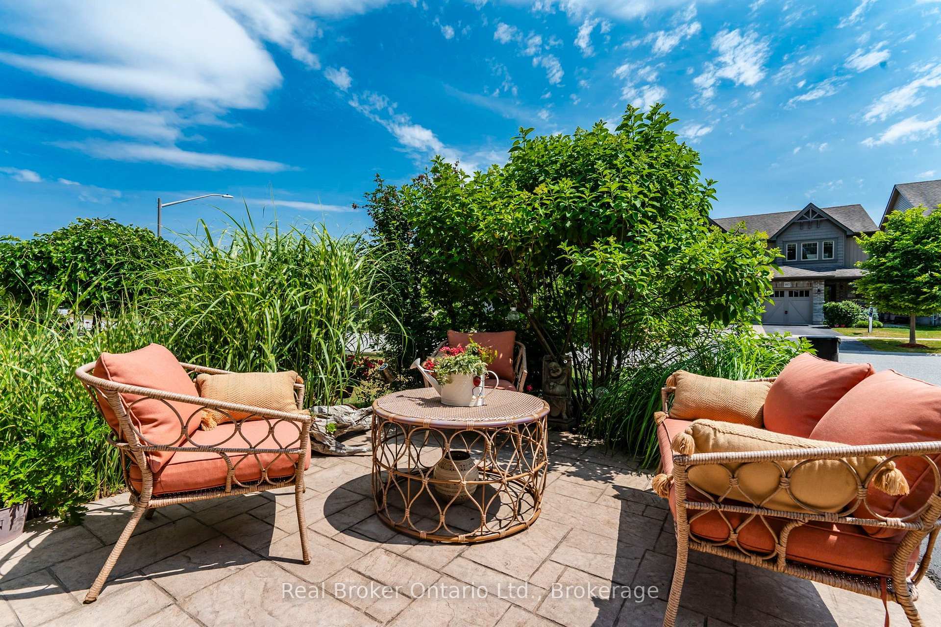 Photo 3 of 984 Cook Drive, Midland — HOMEH