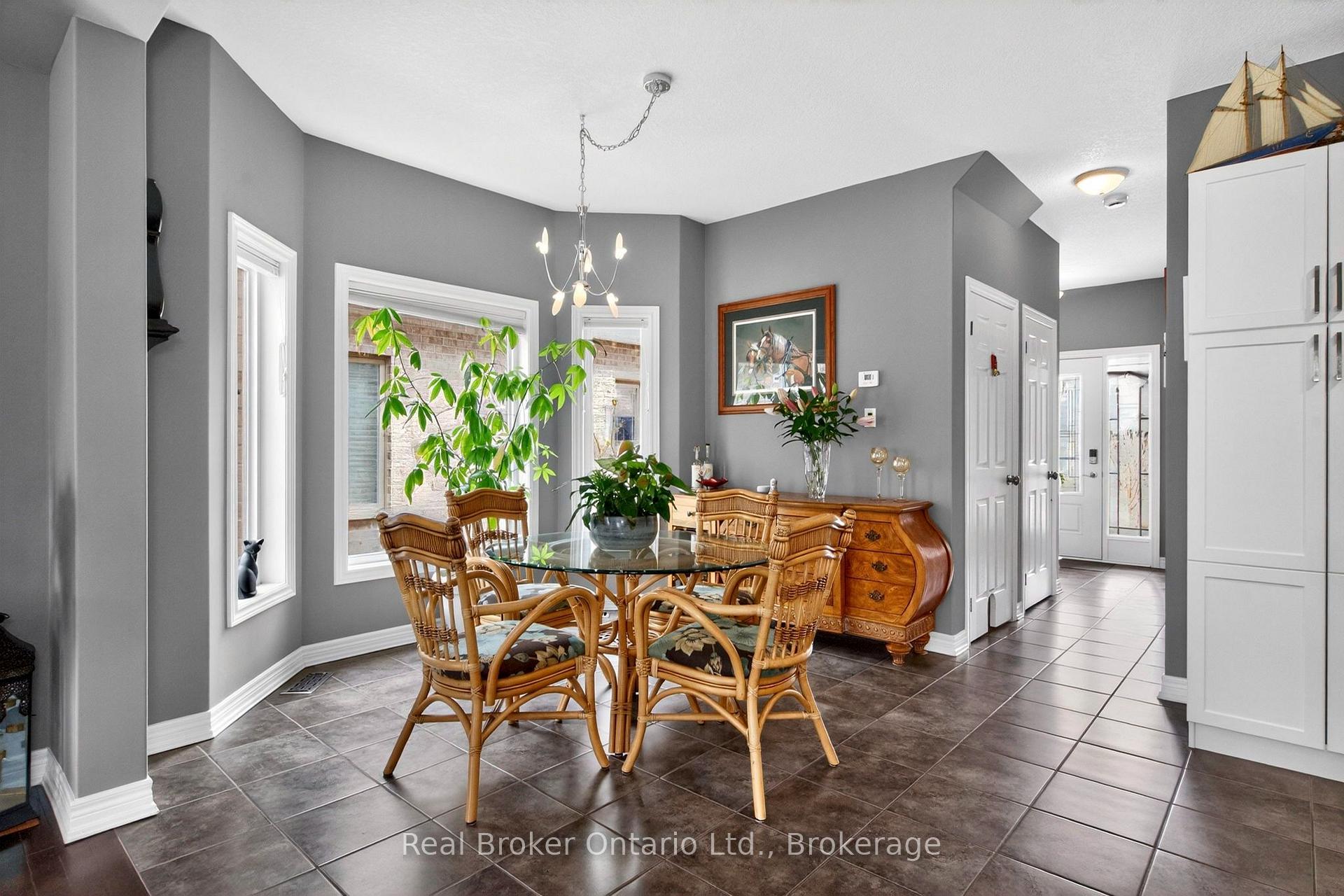 Photo 5 of 984 Cook Drive, Midland — HOMEH