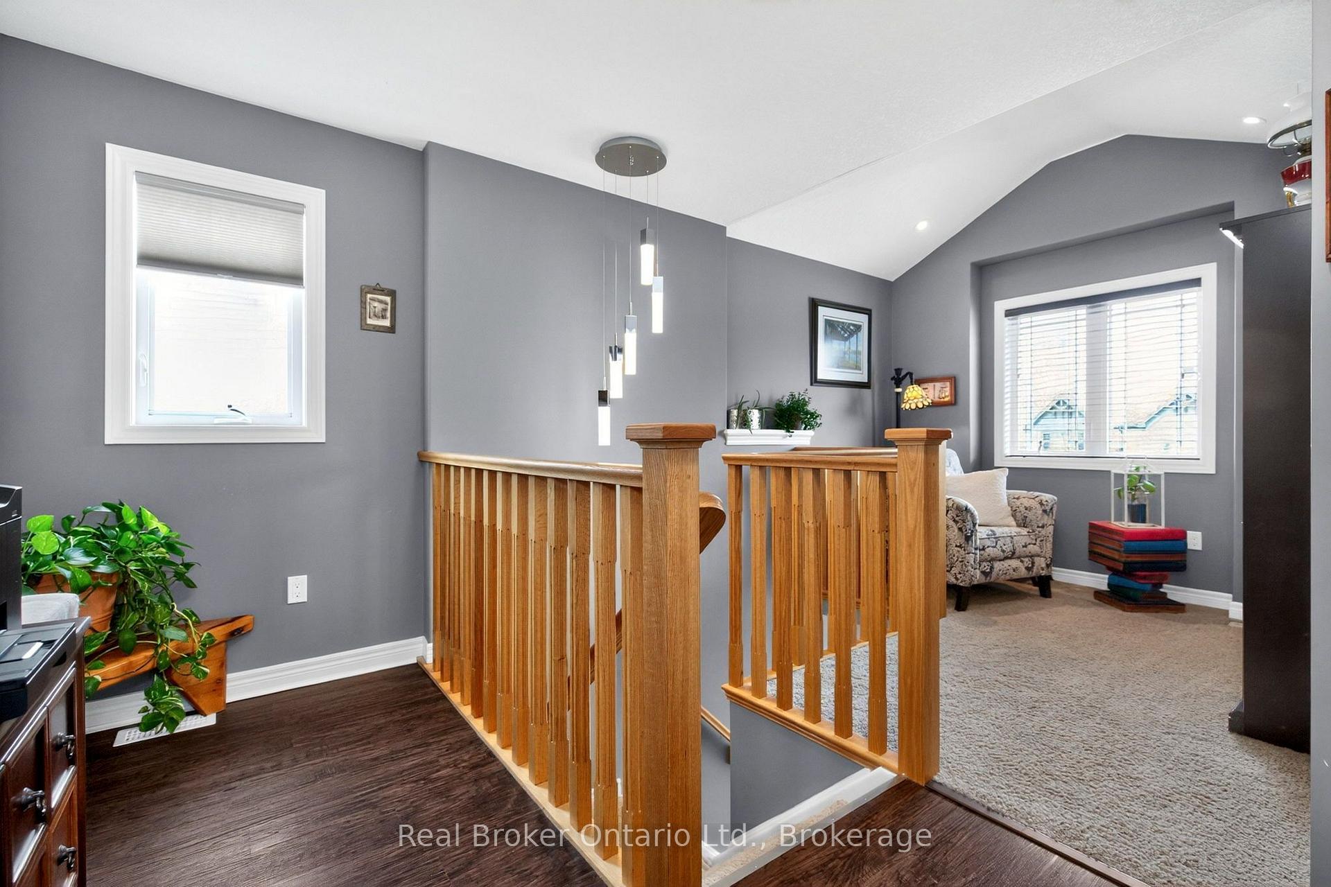 Photo 13 of 984 Cook Drive, Midland — HOMEH