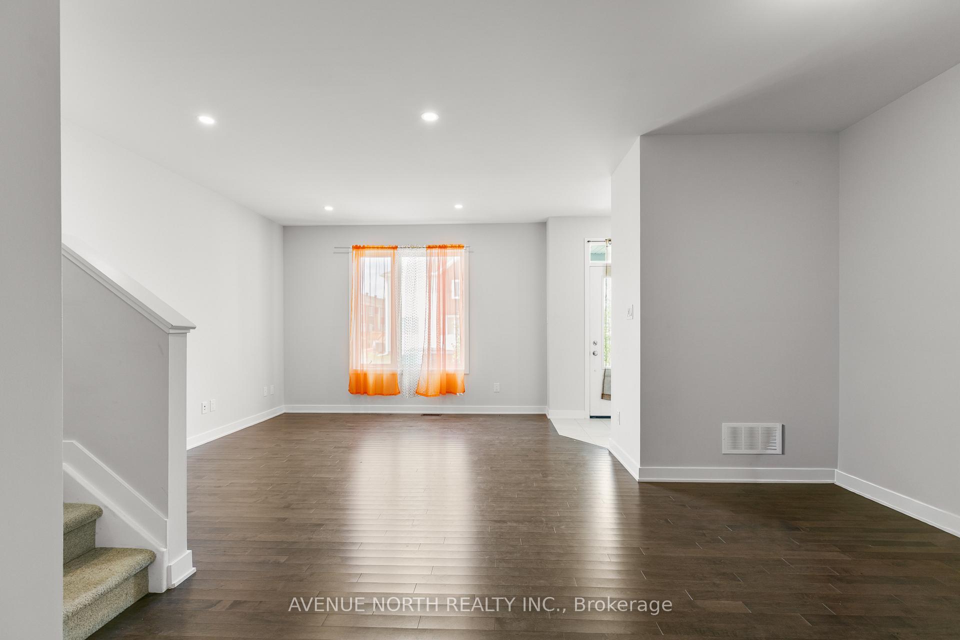 Photo 4 of 834 Bascule Place, Ottawa, Btwn Franktown Rd. & Fallowfield Rd. — HOMEH