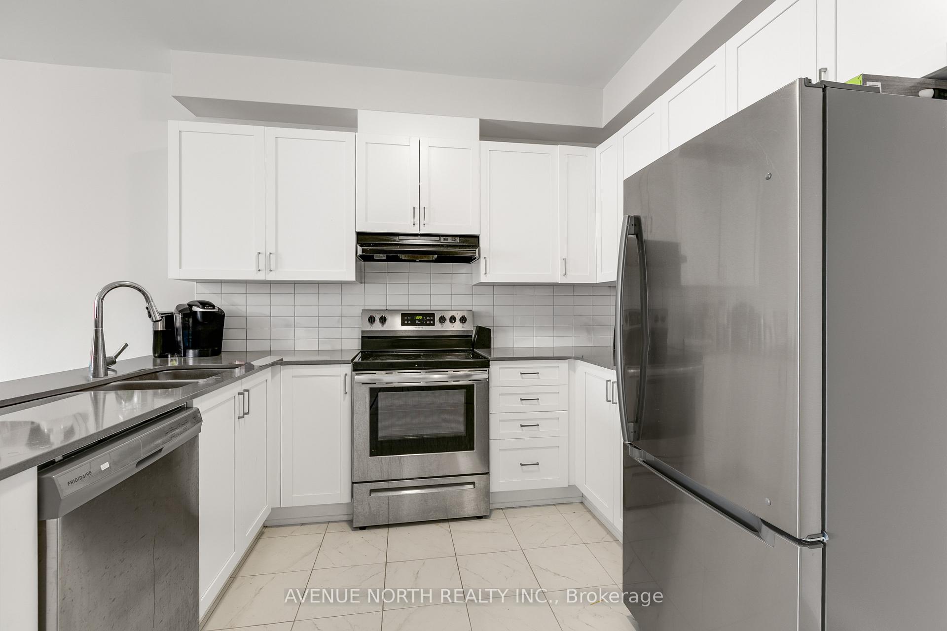 Photo 5 of 834 Bascule Place, Ottawa, Btwn Franktown Rd. & Fallowfield Rd. — HOMEH