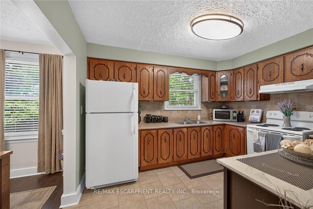 Photo 12 of 180 East 25th Street, Hamilton, Eastmount — HOMEH