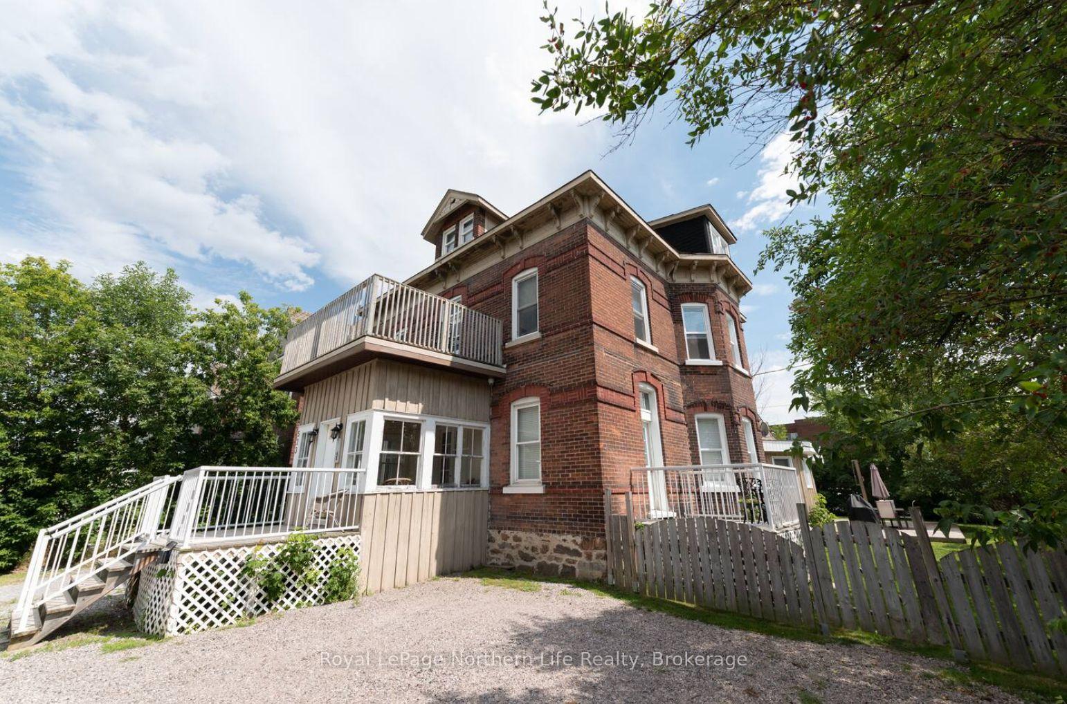 Front of 523 Sherbrooke Street