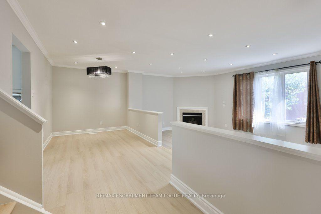 Photo 5 of 1552 Litchfield Road, Oakville, Falgarwood — HOMEH