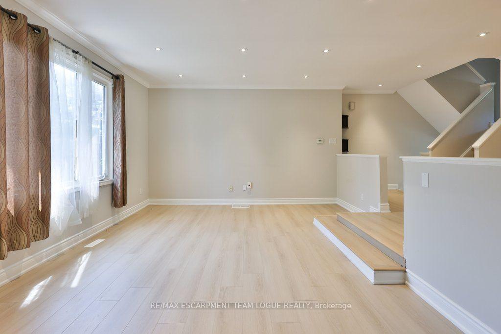 Photo 9 of 1552 Litchfield Road, Oakville, Falgarwood — HOMEH