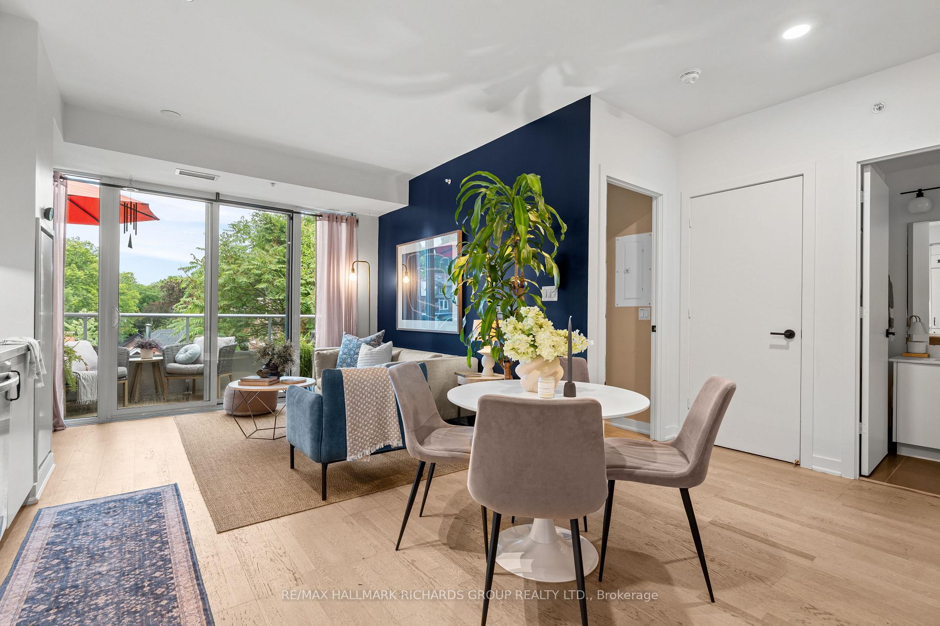 Photo 2 of Unit 301, 1960 Queen Street E, Toronto, The Beaches — HOMEH