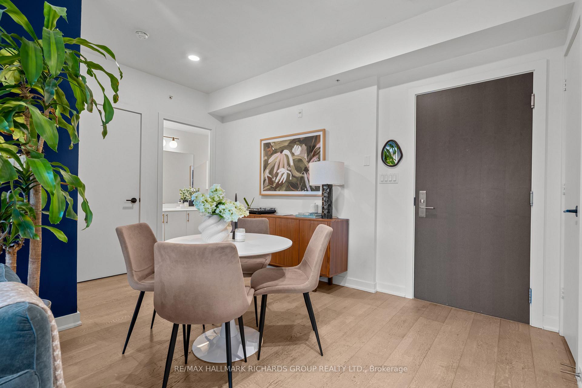 Photo 3 of Unit 301, 1960 Queen Street E, Toronto, The Beaches — HOMEH