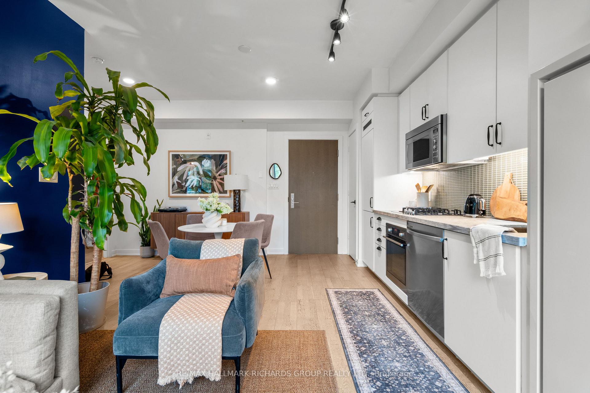 Photo 9 of Unit 301, 1960 Queen Street E, Toronto, The Beaches — HOMEH