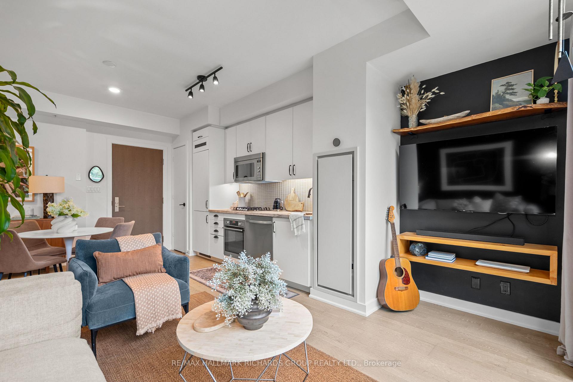 Photo 10 of Unit 301, 1960 Queen Street E, Toronto, The Beaches — HOMEH