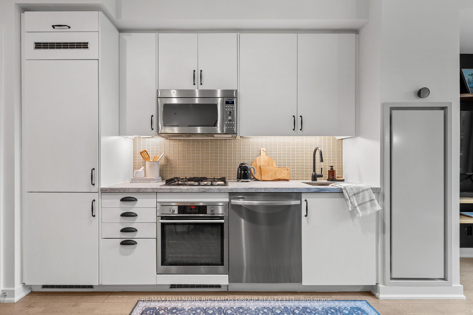 Photo 12 of Unit 301, 1960 Queen Street E, Toronto, The Beaches — HOMEH
