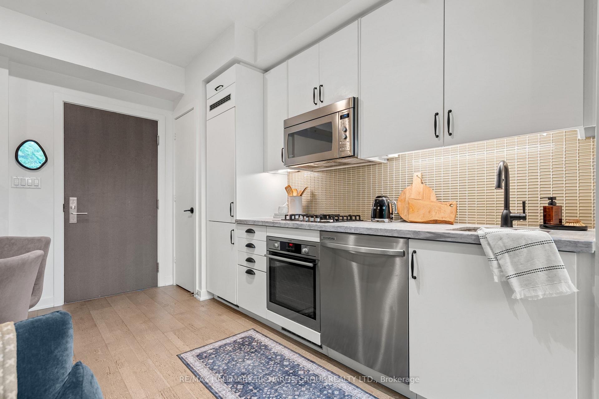 Photo 13 of Unit 301, 1960 Queen Street E, Toronto, The Beaches — HOMEH