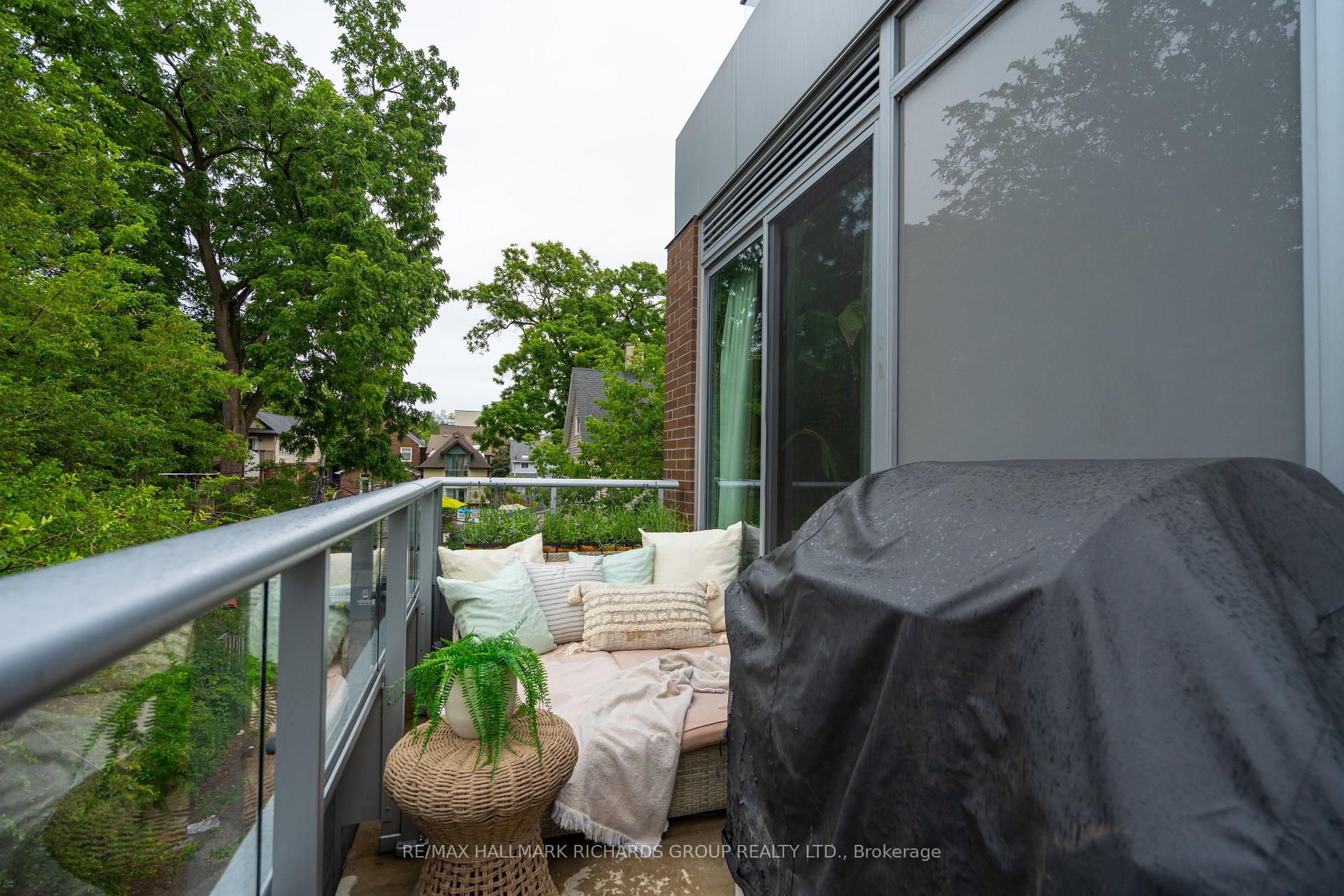 Photo 32 of Unit 301, 1960 Queen Street E, Toronto, The Beaches — HOMEH