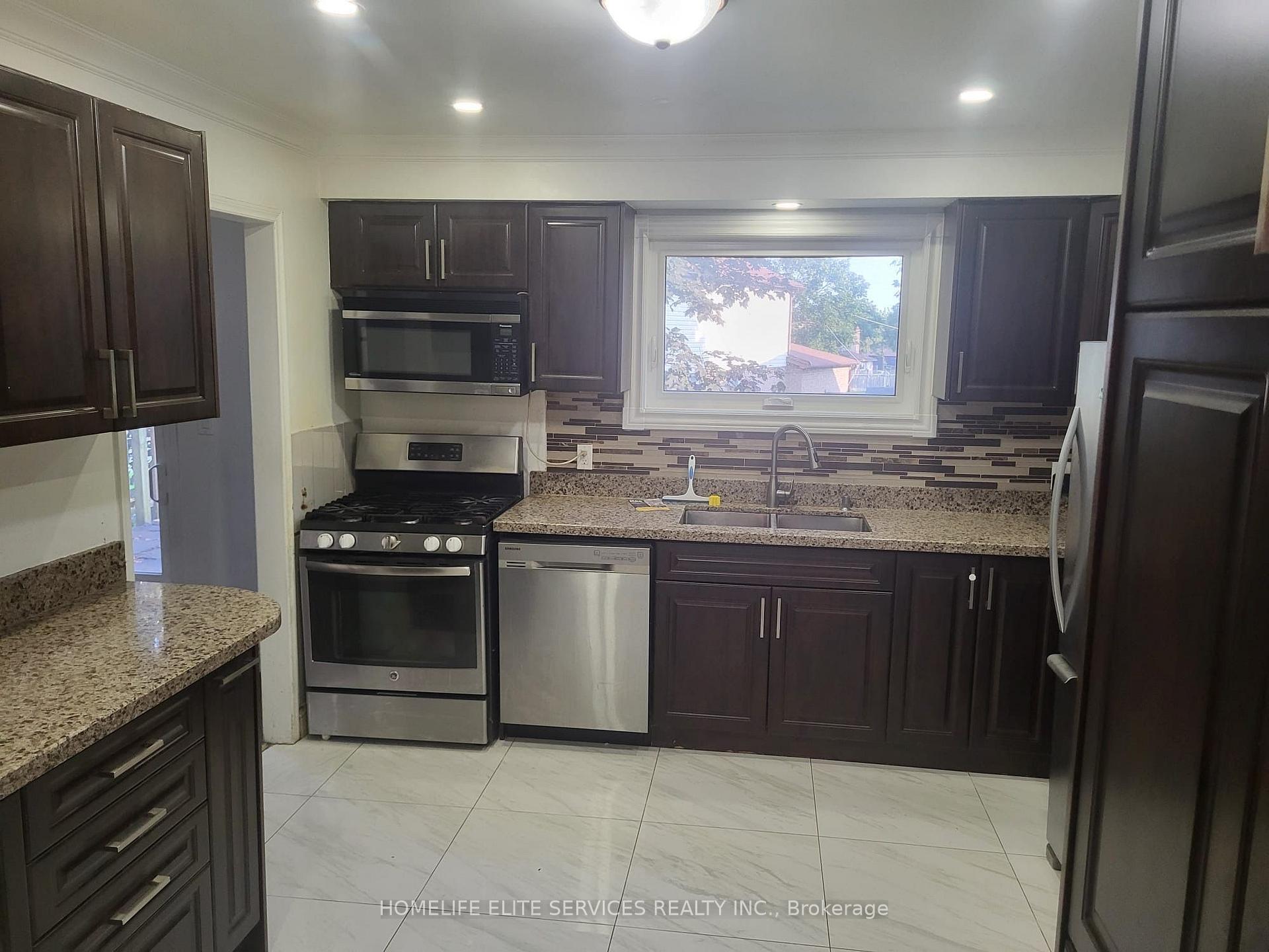 Photo 22 of 43 Bellwood Drive, Whitby, Blue Grass Meadows — HOMEH