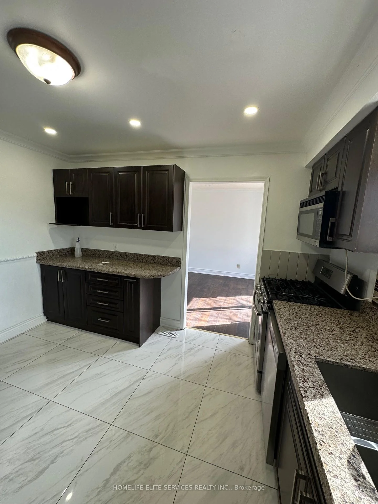 Photo 4 of 43 Bellwood Drive, Whitby, Blue Grass Meadows — HOMEH
