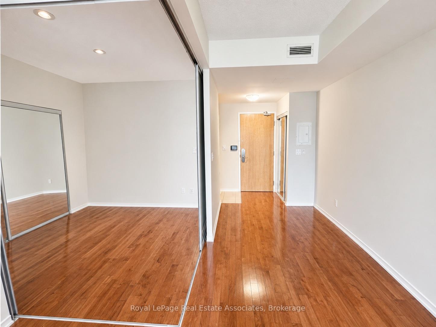 Photo 3 of Unit 4211, 65 Bremner Boulevard, Toronto, Waterfront Communities — HOMEH
