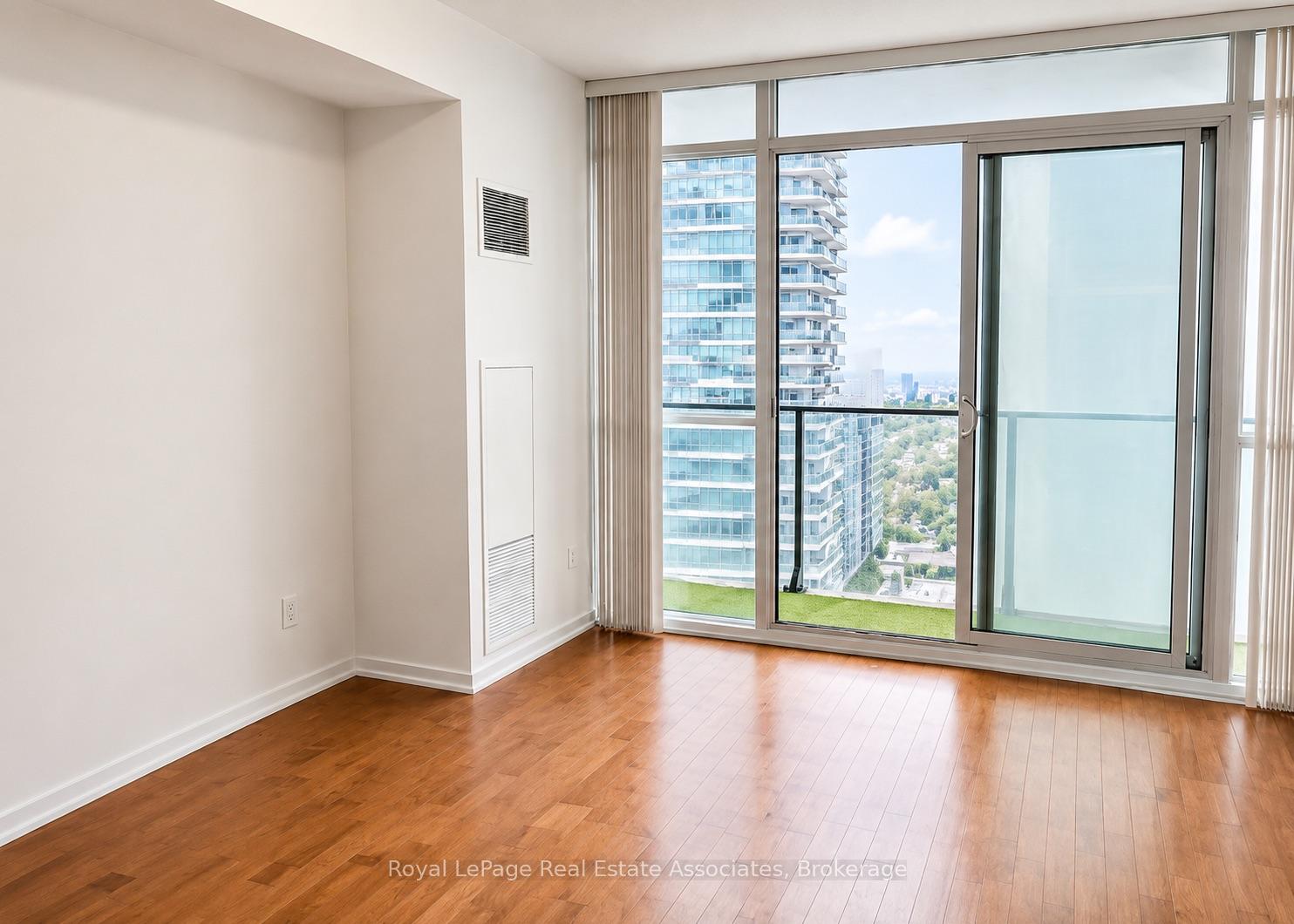 Photo 5 of Unit 4211, 65 Bremner Boulevard, Toronto, Waterfront Communities — HOMEH