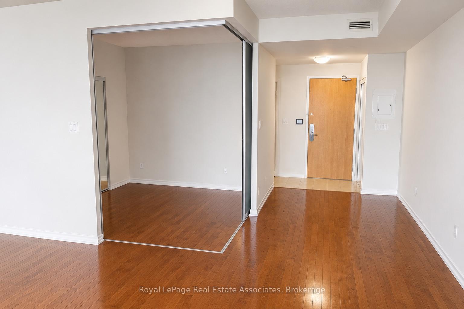 Photo 6 of Unit 4211, 65 Bremner Boulevard, Toronto, Waterfront Communities — HOMEH