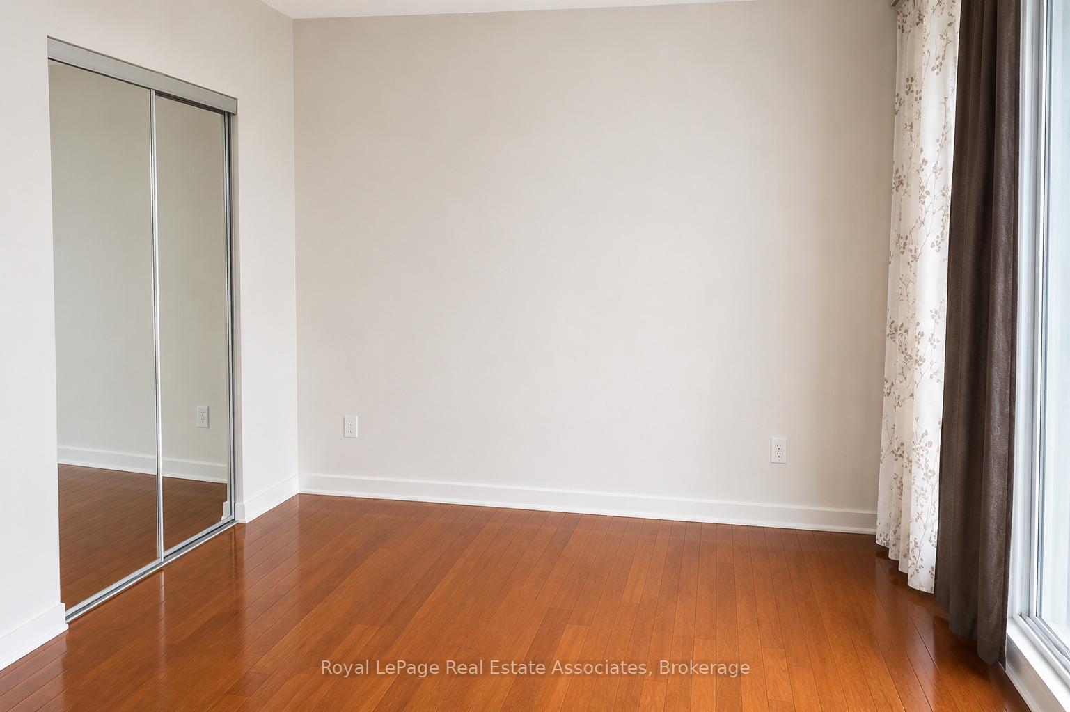 Photo 7 of Unit 4211, 65 Bremner Boulevard, Toronto, Waterfront Communities — HOMEH