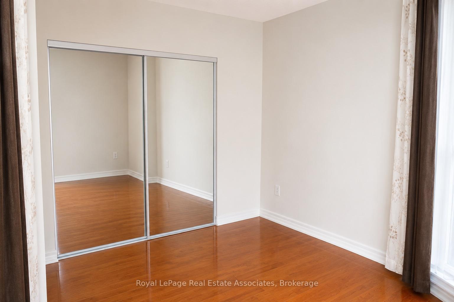 Photo 8 of Unit 4211, 65 Bremner Boulevard, Toronto, Waterfront Communities — HOMEH