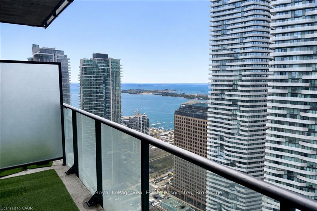 Photo 10 of Unit 4211, 65 Bremner Boulevard, Toronto, Waterfront Communities — HOMEH
