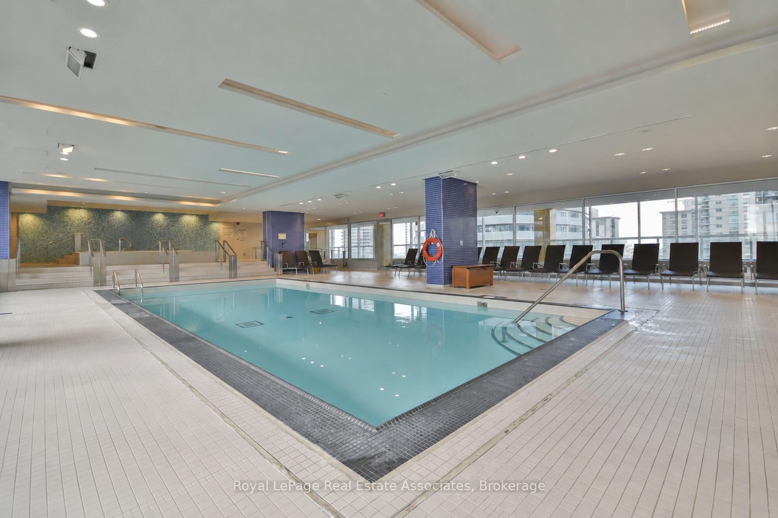 Photo 11 of Unit 4211, 65 Bremner Boulevard, Toronto, Waterfront Communities — HOMEH