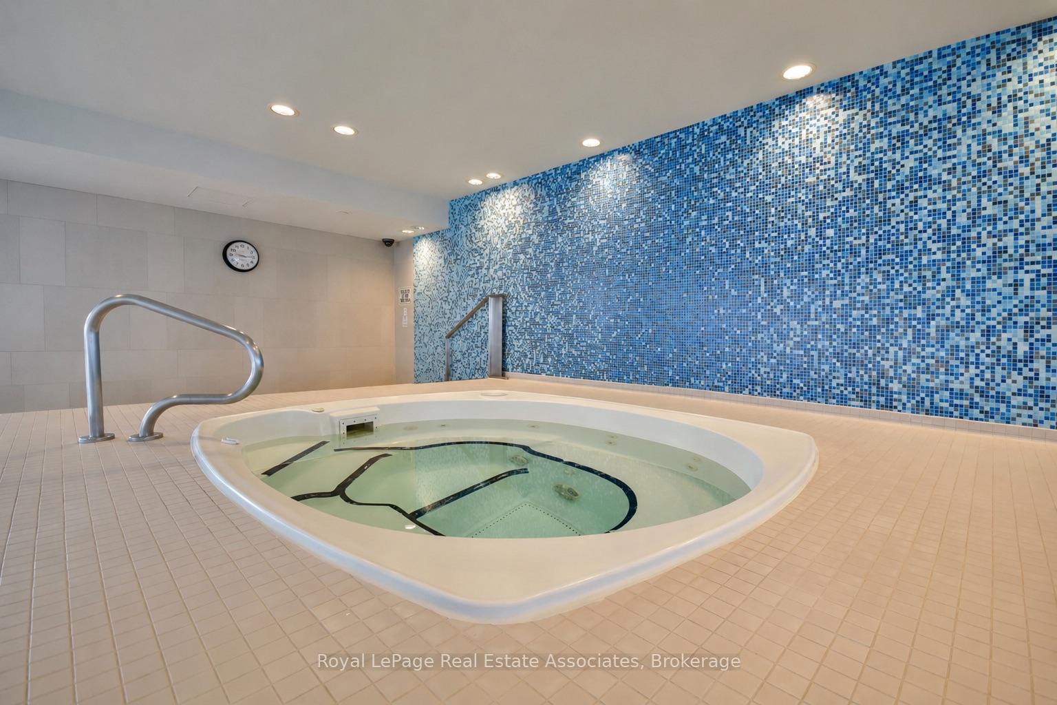 Photo 12 of Unit 4211, 65 Bremner Boulevard, Toronto, Waterfront Communities — HOMEH