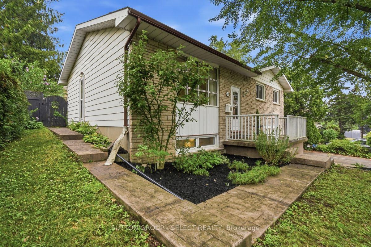 Photo 4 of 643 Widmore Drive, London, South O — HOMEH