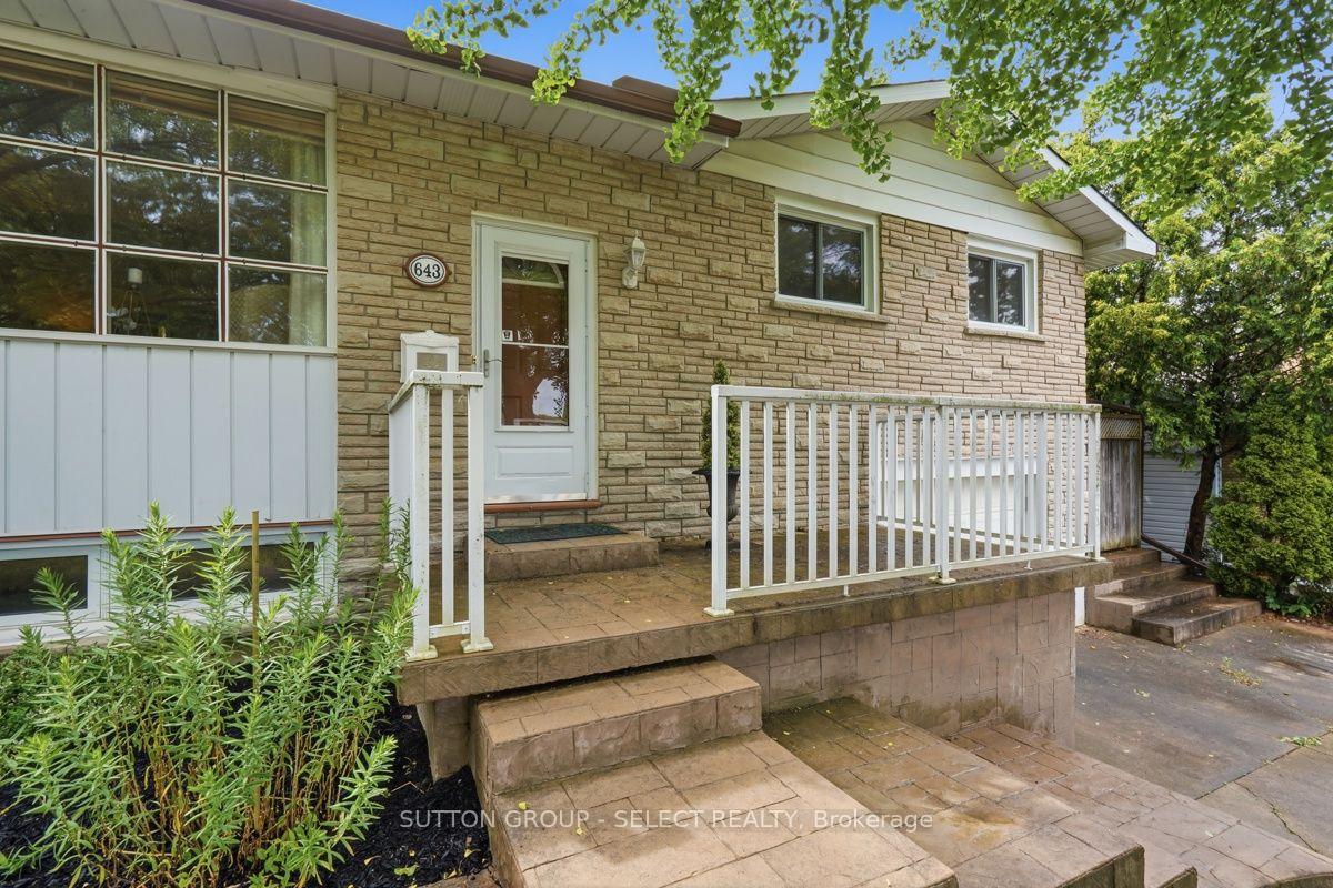 Photo 5 of 643 Widmore Drive, London, South O — HOMEH