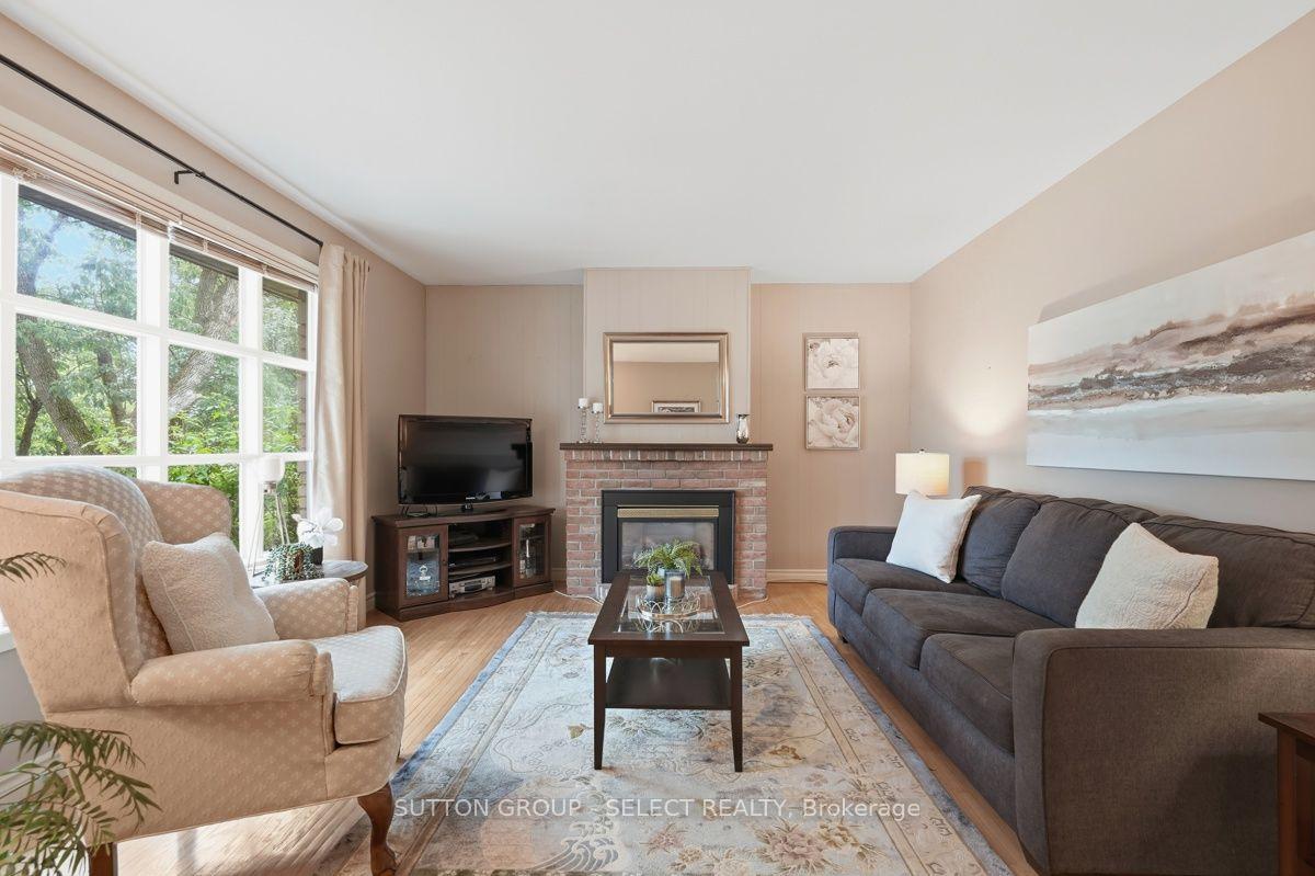 Photo 9 of 643 Widmore Drive, London, South O — HOMEH