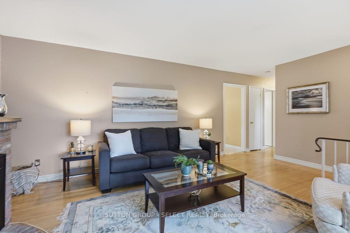 Photo 10 of 643 Widmore Drive, London, South O — HOMEH